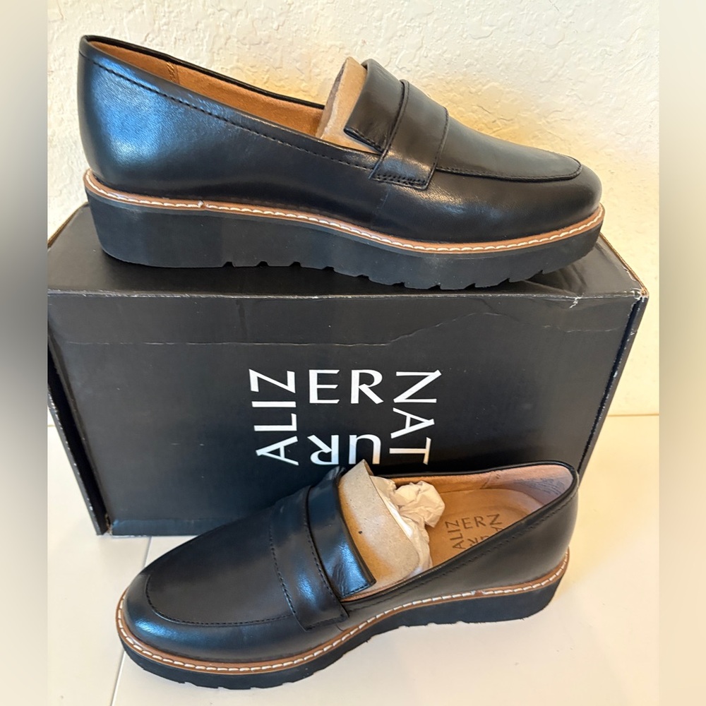 Naturalizer Womens Adiline Black Leather Loafers Shoes 6.5 Wide NIB